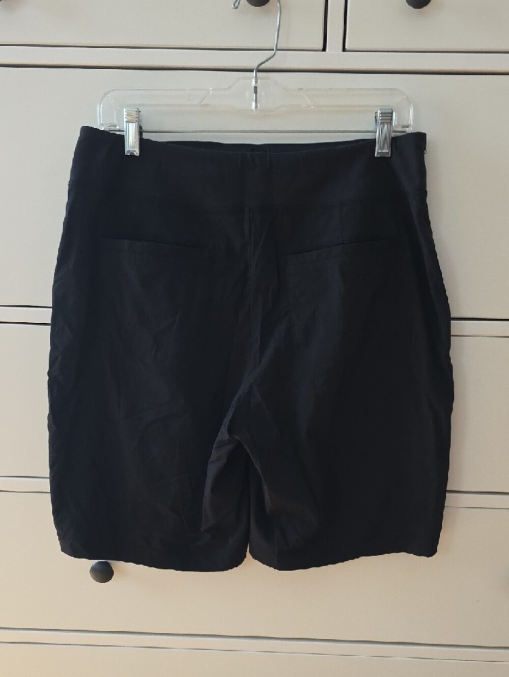Athleta Women's Black Athletic Shorts with Zip Pockets - Picture 3 of 5